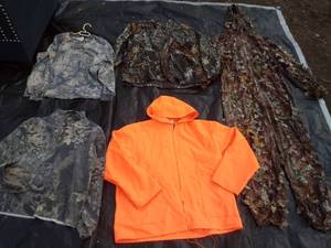 lot 4 image: Blaze Orange Camo Hunting Clothes sizes LXL