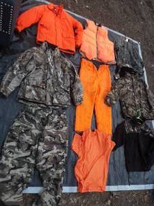 lot 6 image: Blaze Orange and Camo Hunting Clothes size ML