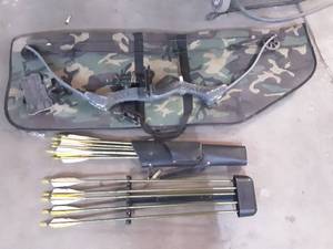 lot 14 image: Browning Trophy Magnum 2 Compound Bow with Accessories