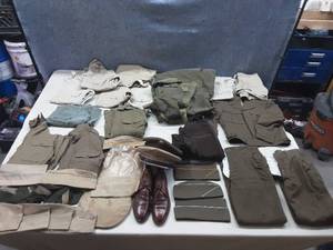 lot 26 image: Vintage Military Clothes Size Small