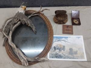 lot 72 image: Eagle Statue Frame and other decor