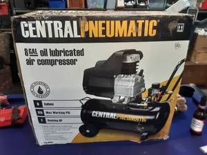 lot 73 image: central pnumatics, 8gal 125PSI Oil lubercated air compressor appears to be new in box