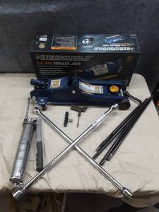 lot 86 image: Stronghold 2.5 ton floor Jack, Big tire Iron, grease gun