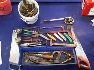 lot 87 image: assorted hand tools
