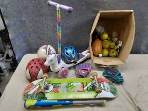 lot 108 image: Kids sporting goods.