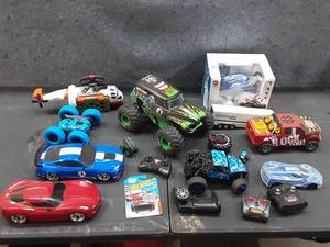 lot 111 image: RC and other cars, trucks