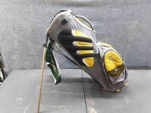 lot 122 image: Nike SasQuatch golf bag with Rain cover