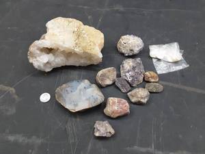 lot 124 image: Agates, Geodes, Rocks
