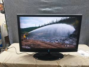 lot 151 image: RCA 42 LCD TV