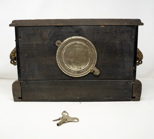 Antique Coliseum clock with key