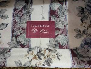 Pristine Modern Sofa Looks Brand New  LaCrosse Elite