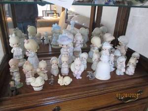 lot 13 image: Collection of Precious Moments figurines