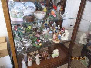 lot 14 image: Fun figurine and collector favorites