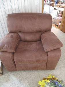 lot 36 image: Crushed Microfiber style oversized Recliner with suede look