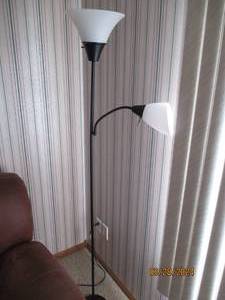 lot 44 image: Black metal free standing floor lamp