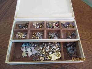 lot 48 image: Vintage jewelry box plus content featuring a variety of earrings, pins and other jewelry plus wheat leaf pennies and other coins