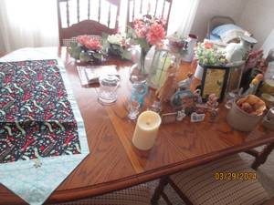 lot 62 image: Variety of home decor and more...