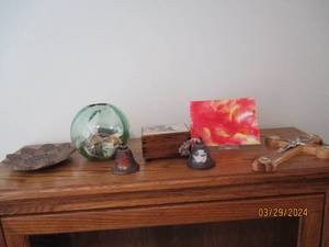 lot 98 image: Wood and Glass home decor grouping