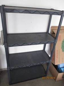 lot 113 image: 4-tier Rubbermaid style shelf approximately 321550