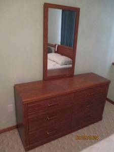 lot 138 image: Ladies wood 6-drawer long dresser with Detachable slim style mirror