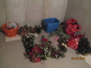 lot 153 image: Large lot of Christmas greenery, garland and more