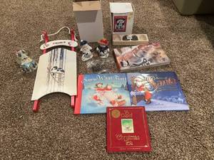lot 201 image: Snowglobe books and other holiday decor