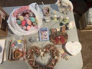 lot 202 image: Christmas and Easter decor lot...