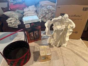 lot 206 image: Assortment of Christmas baskets and decor