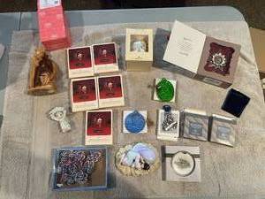 lot 211 image: Variety of glass ball tree ornaments and other Christmas decor
