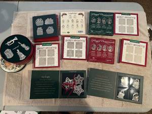 lot 212 image: Assortment Of Longaberger Christmas ornaments and decor