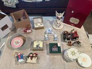 lot 213 image: Christmas decor, Home Interiors and more