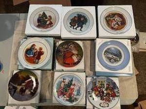 lot 215 image: Collection of holiday themed plates...
