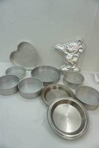 lot 16 image: Variety of Cake Pans and  Pie Pans