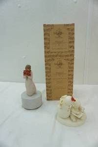 lot 17 image: Willow Tree Musical & Snowbabies Figure