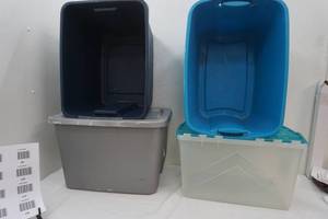 lot 99 image: 4 Storage containers