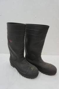 lot 121 image: New Mens Rubber Size 11 Boots