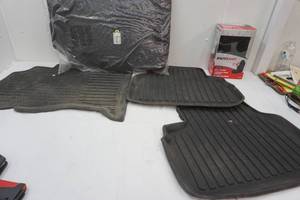 lot 122 image: Lot Car Floor mats & 1 Black Seat Cover