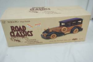 lot 129 image: Road Classic Wooden Collectables 12 Wagon