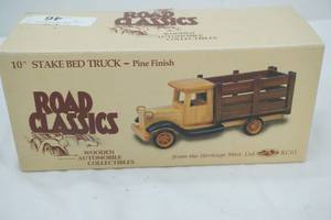 lot 131 image: Road Classic Wooden Collectables Camion A Ridelles 10 PO