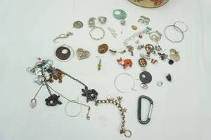 lot 37 image: Round Tin with Jewelry Findings