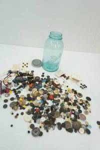 lot 40 image: Vintage Ball Jar with Buttons