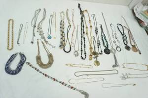 lot 52 image: Variety of Costume 30 Necklaces