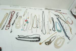 lot 53 image: Variety of Costume 30 Necklaces