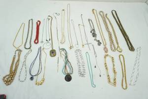 lot 54 image: Variety of Costume 30 Necklaces