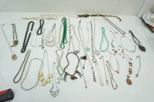 lot 55 image: Variety of Costume 30 Necklaces