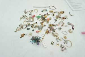 lot 58 image: Bag of Mixed costume Jewelry findings