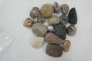 lot 61 image: Bag of Agates