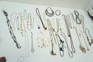 lot 63 image: Variety of Costume 30 Necklaces
