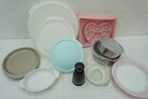 lot 169 image: Kitchenware, Vintage Pie Plate, Tupperware Divider Bowl and more
