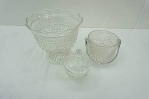 lot 170 image: Vintage cut glass items